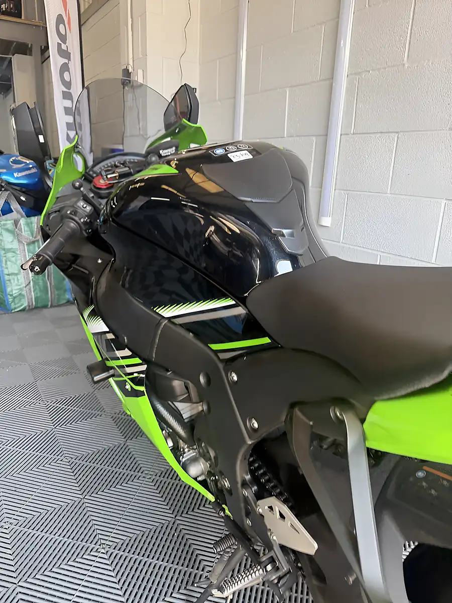 Used 2019 Kawasaki Ninja ZX-10R Krt Replica Green - Interior and Exterior details 18