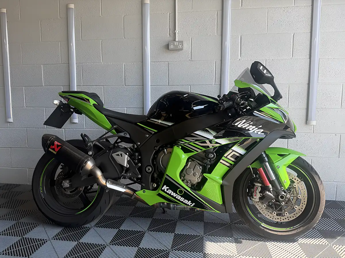 Used 2019 Kawasaki Ninja ZX-10R Krt Replica Green - Interior and Exterior details 2