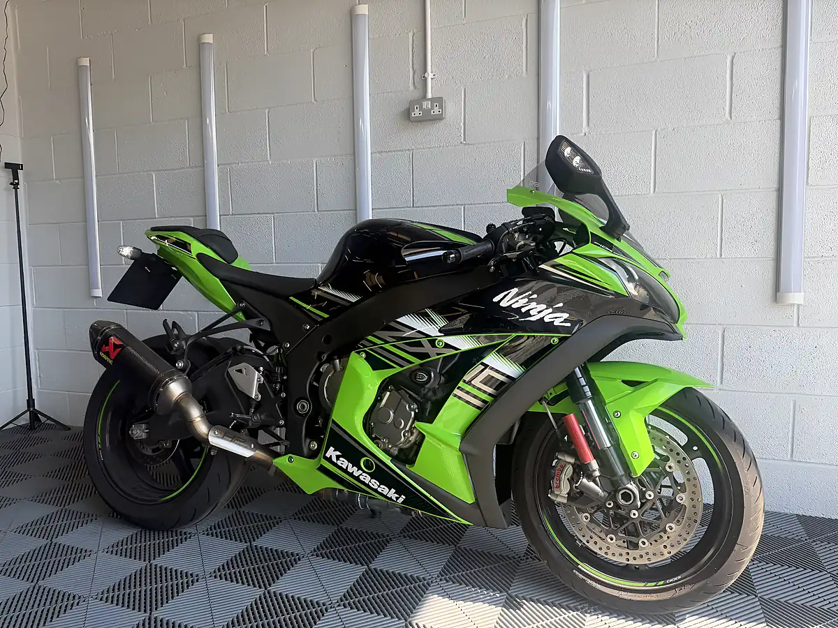 Used 2019 Kawasaki Ninja ZX-10R Krt Replica Green - Interior and Exterior details 3