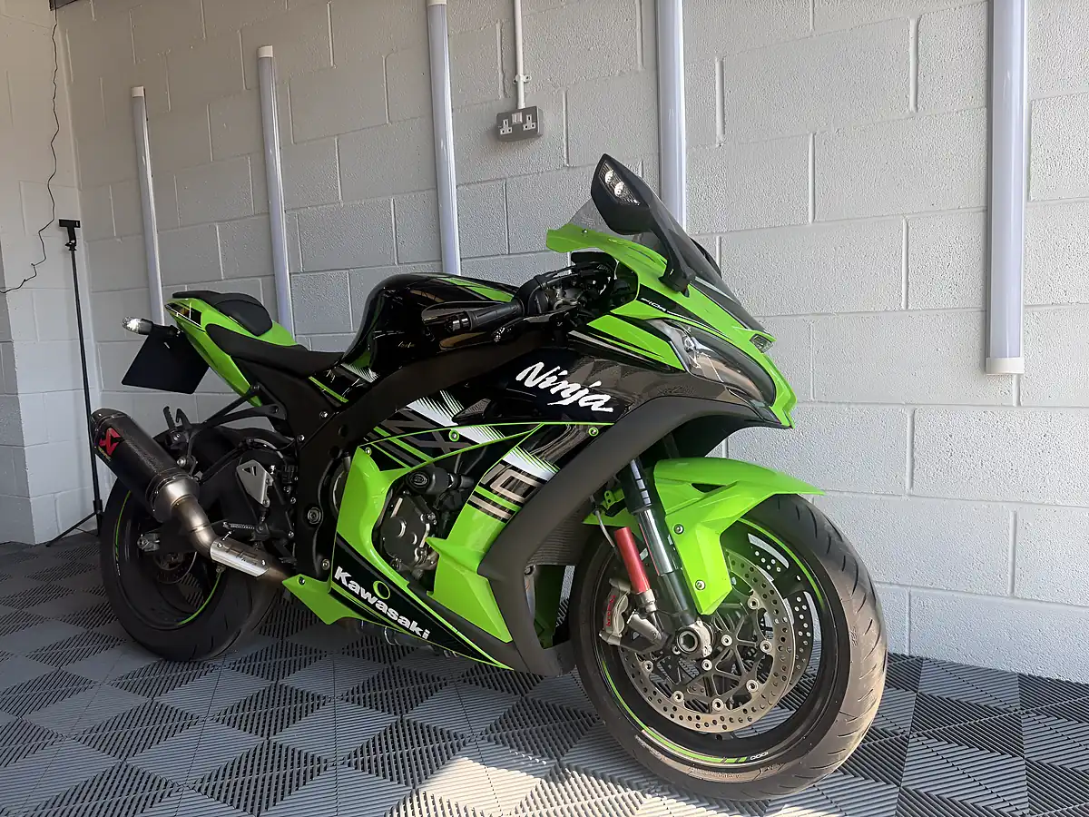 Used 2019 Kawasaki Ninja ZX-10R Krt Replica Green - Interior and Exterior details 4