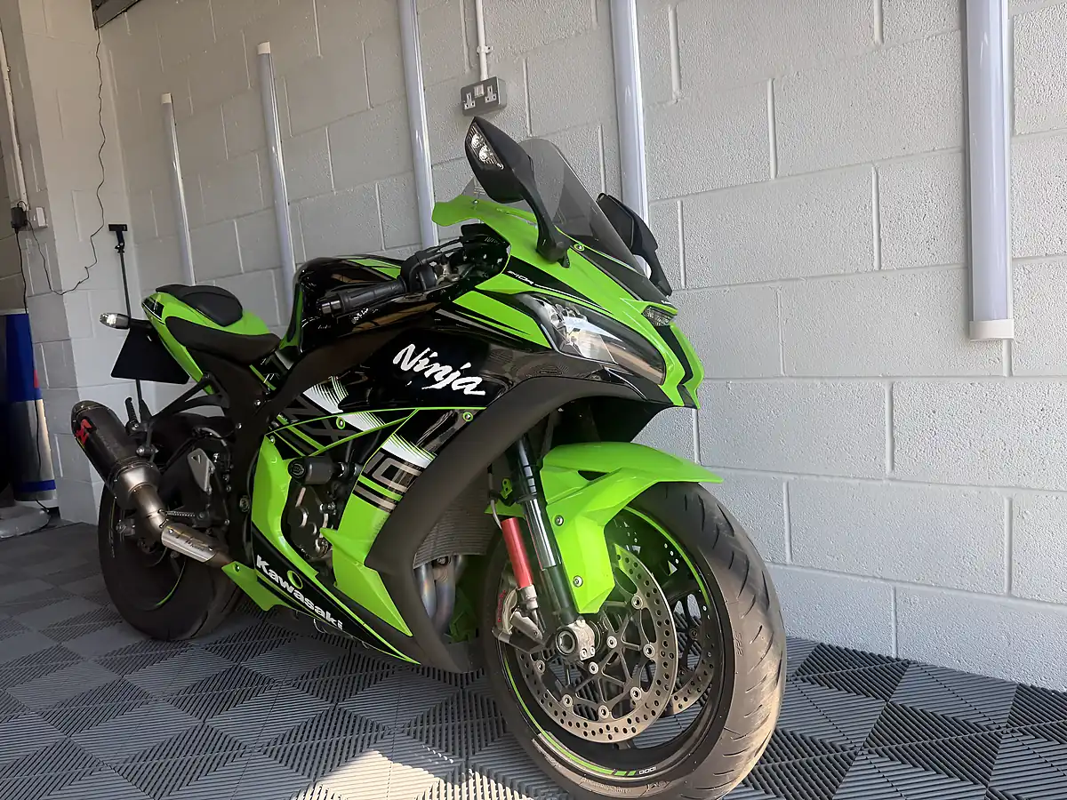 Used 2019 Kawasaki Ninja ZX-10R Krt Replica Green - Interior and Exterior details 5