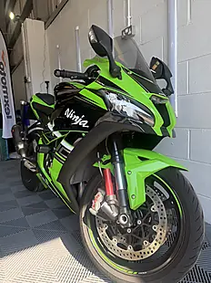 Used 2019 Kawasaki Ninja ZX-10R Krt Replica Green - Interior and Exterior details 9