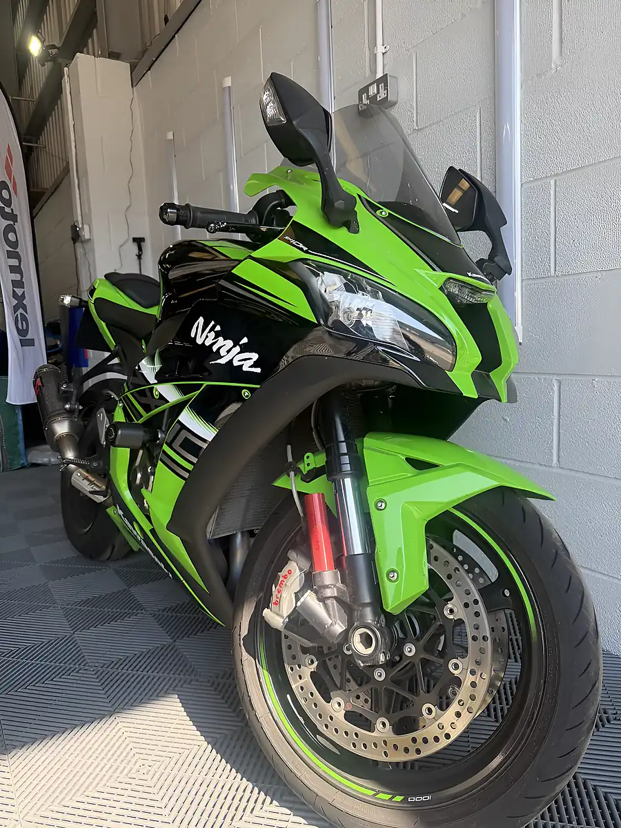 Used 2019 Kawasaki Ninja ZX-10R Krt Replica Green - Interior and Exterior details 9