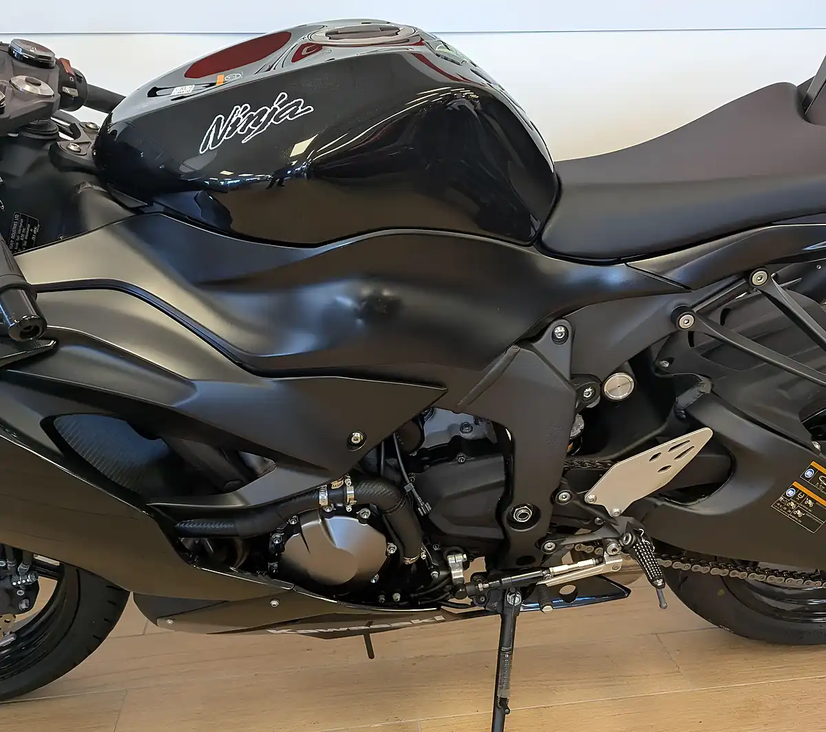 Used 2019 Kawasaki Ninja ZX-6R Black - Interior and Exterior details 10