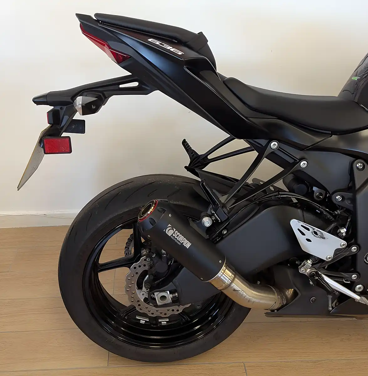Used 2019 Kawasaki Ninja ZX-6R Black - Interior and Exterior details 12