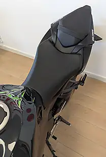 Used 2019 Kawasaki Ninja ZX-6R Black - Interior and Exterior details 15