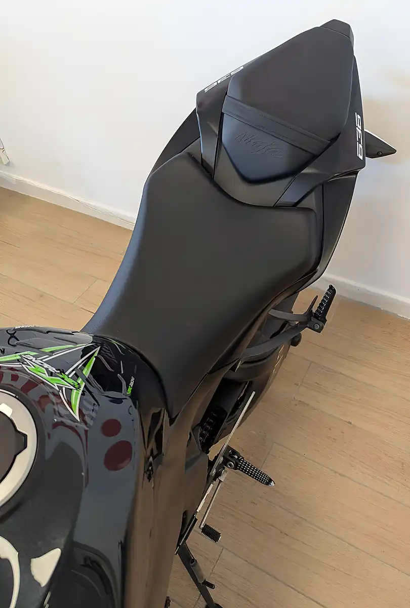 Used 2019 Kawasaki Ninja ZX-6R Black - Interior and Exterior details 15