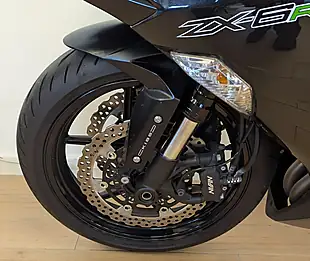 Used 2019 Kawasaki Ninja ZX-6R Black - Interior and Exterior details 17