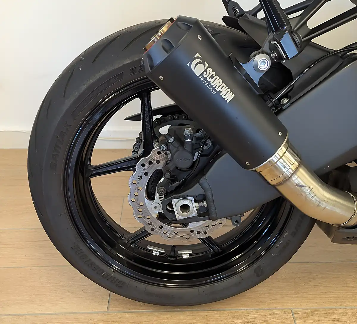 Used 2019 Kawasaki Ninja ZX-6R Black - Interior and Exterior details 18