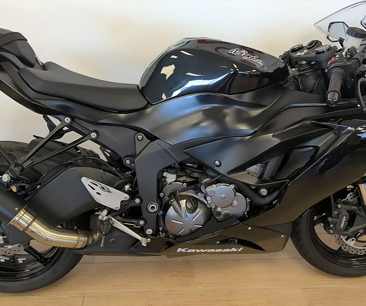 Used 2019 Kawasaki Ninja ZX-6R Black - Interior and Exterior details 19