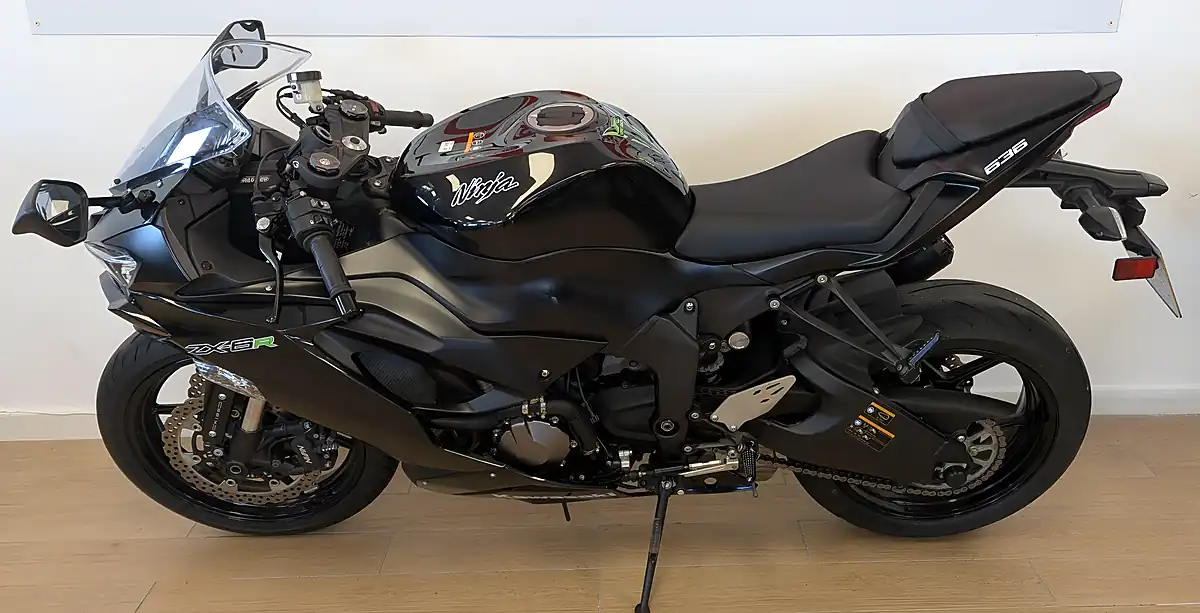 Used 2019 Kawasaki Ninja ZX-6R Black - Interior and Exterior details 4