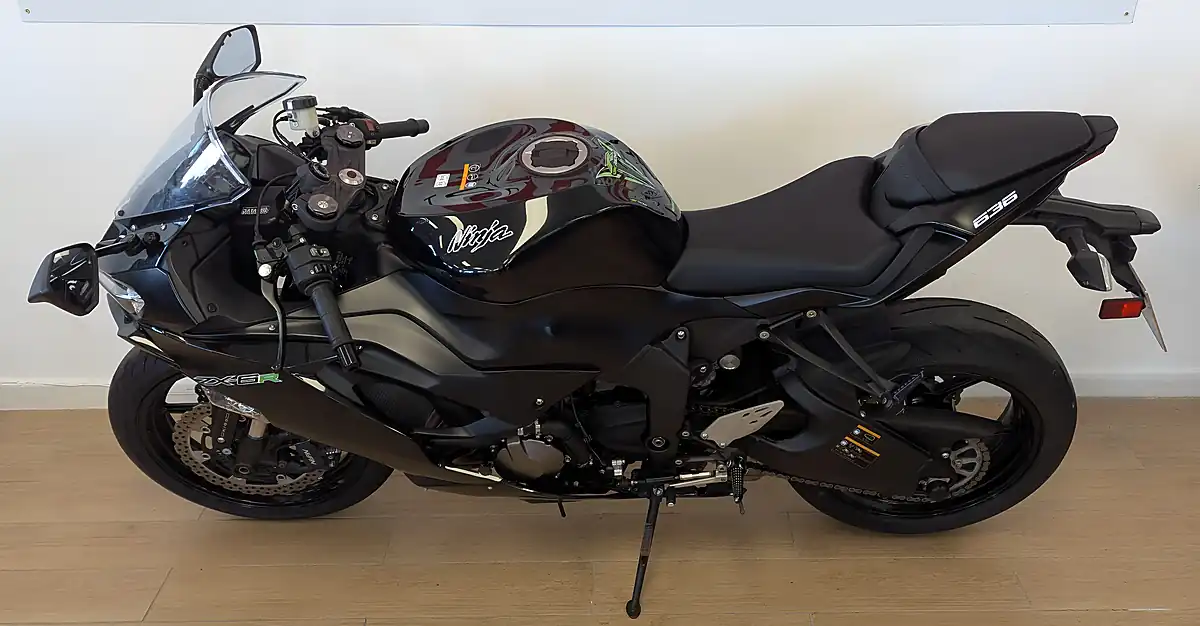 Used 2019 Kawasaki Ninja ZX-6R Black - Interior and Exterior details 8