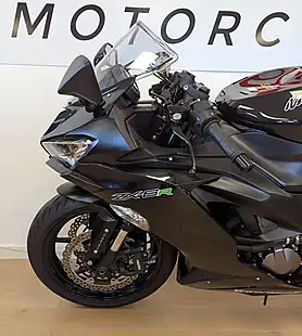 Used 2019 Kawasaki Ninja ZX-6R Black - Interior and Exterior details 9