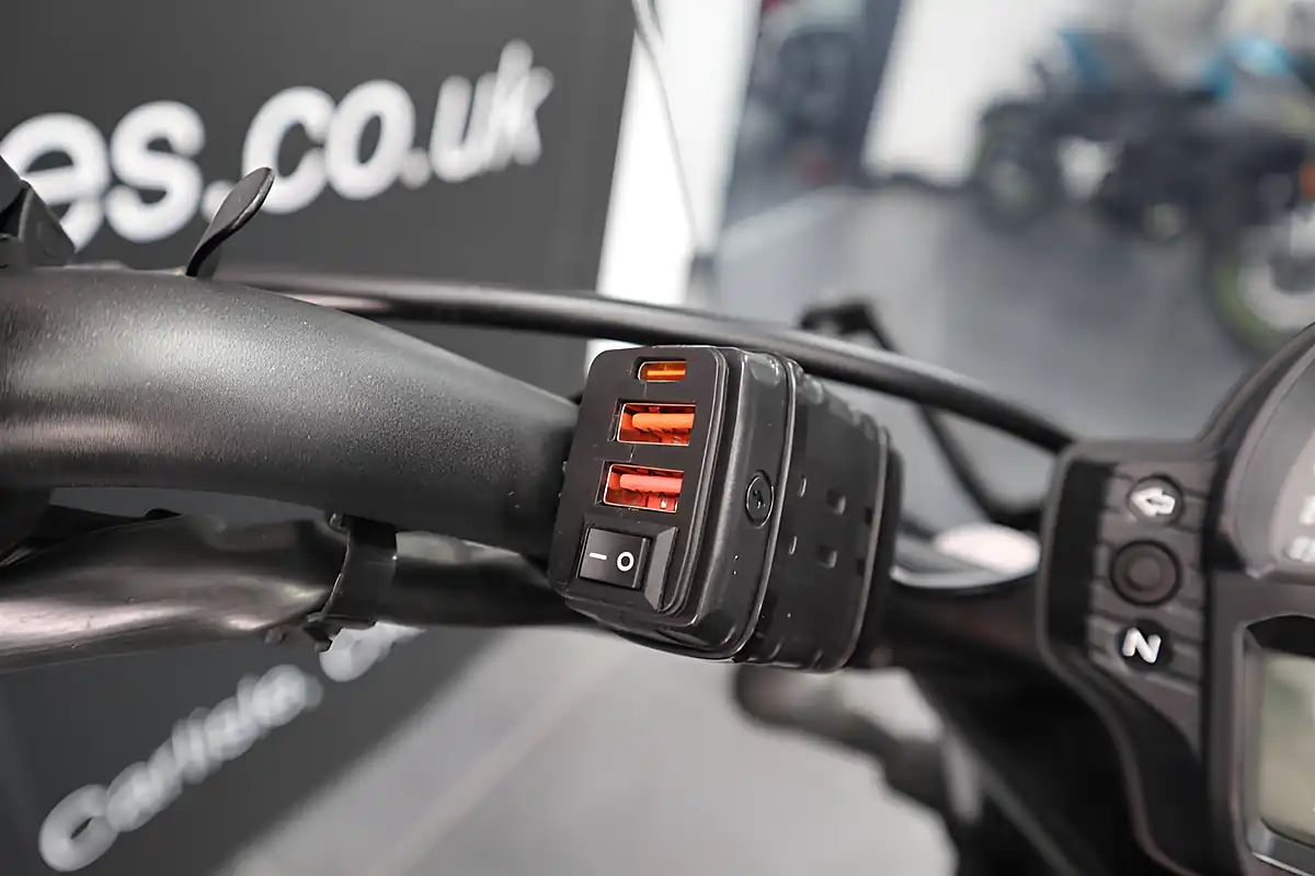 Used 2019 Kawasaki Vulcan S Green - Interior and Exterior details 10