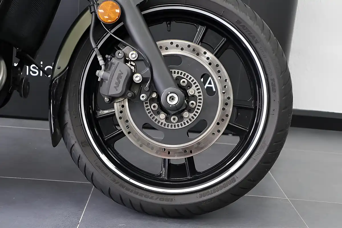 Used 2019 Kawasaki Vulcan S Green - Interior and Exterior details 13