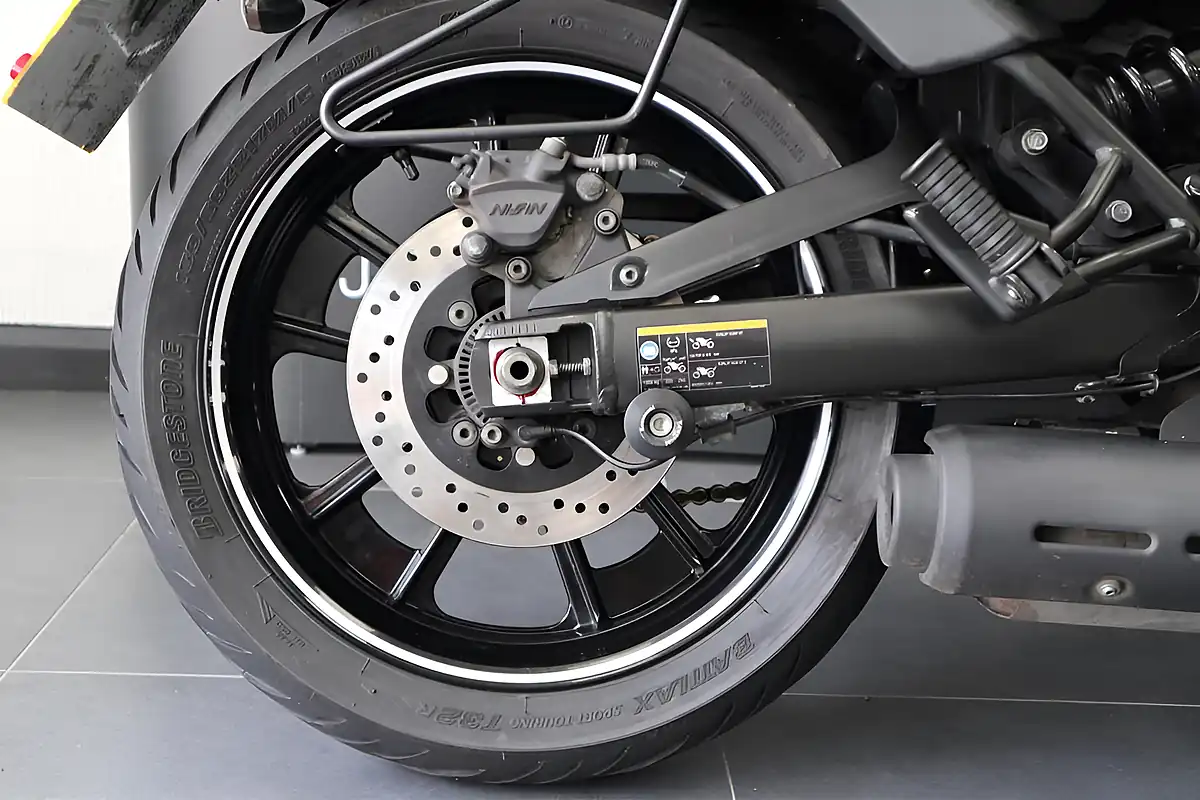 Used 2019 Kawasaki Vulcan S Green - Interior and Exterior details 15
