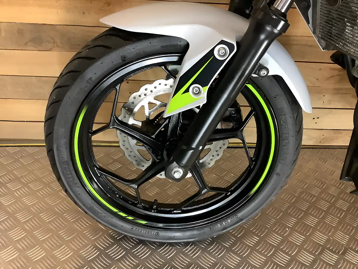 Used 2019 Kawasaki Z Supernaked Black - Interior and Exterior details 20