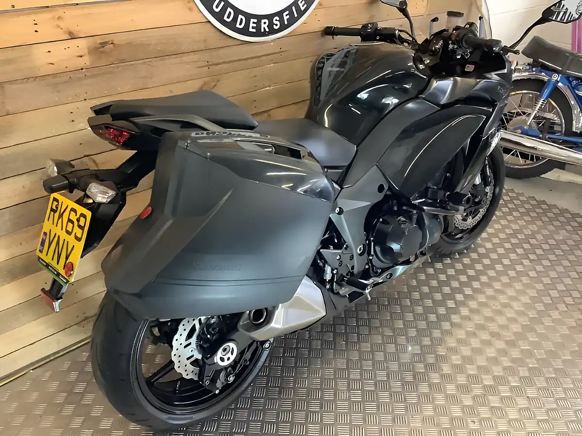 Used 2019 Kawasaki Z1000 Sx Black - Interior and Exterior details 4