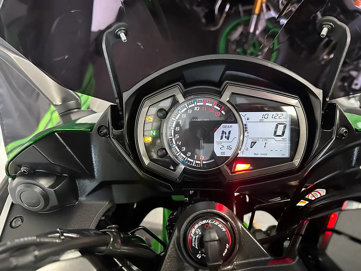 Used 2019 Kawasaki Z1000SX Tourer Green - Interior and Exterior details 10