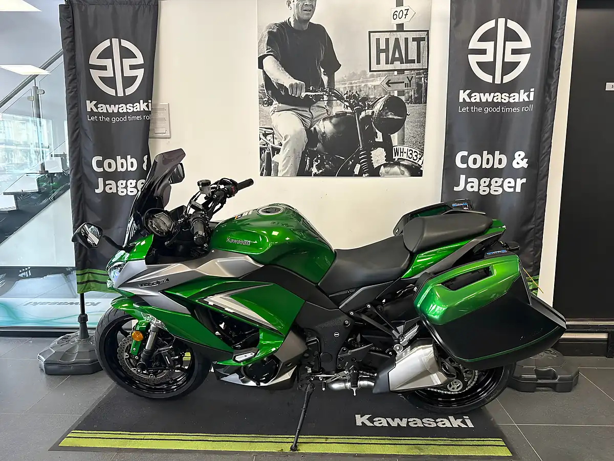 Used 2019 Kawasaki Z1000SX Tourer Green - Interior and Exterior details 12