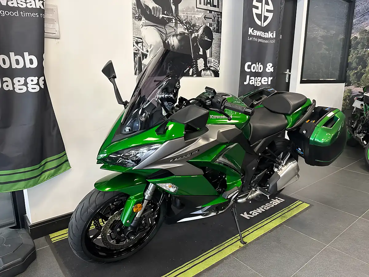Used 2019 Kawasaki Z1000SX Tourer Green - Interior and Exterior details 13
