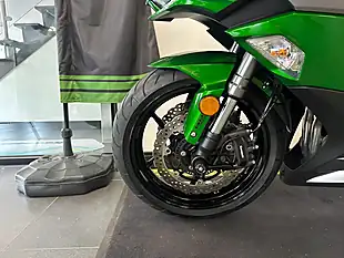 Used 2019 Kawasaki Z1000SX Tourer Green - Interior and Exterior details 14