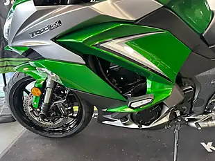 Used 2019 Kawasaki Z1000SX Tourer Green - Interior and Exterior details 16