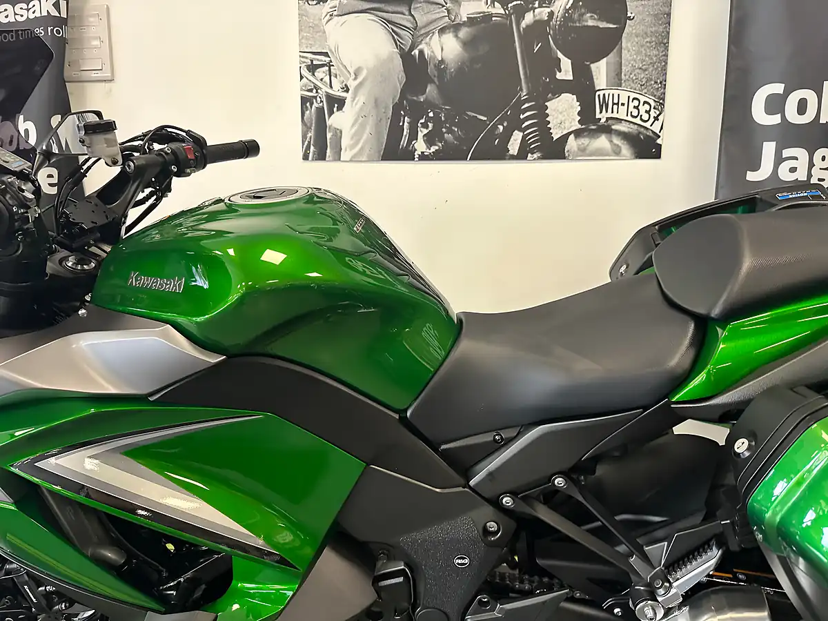 Used 2019 Kawasaki Z1000SX Tourer Green - Interior and Exterior details 17