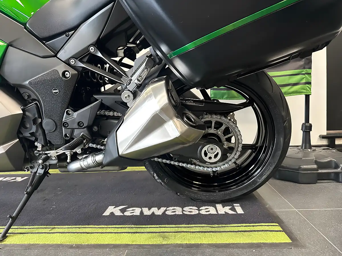 Used 2019 Kawasaki Z1000SX Tourer Green - Interior and Exterior details 19