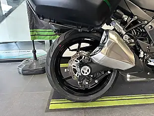 Used 2019 Kawasaki Z1000SX Tourer Green - Interior and Exterior details 4
