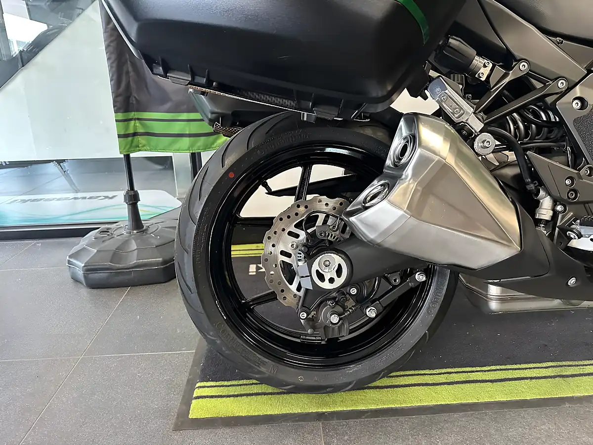 Used 2019 Kawasaki Z1000SX Tourer Green - Interior and Exterior details 4