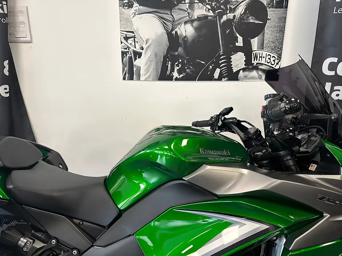 Used 2019 Kawasaki Z1000SX Tourer Green - Interior and Exterior details 5