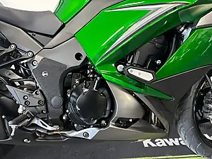 Used 2019 Kawasaki Z1000SX Tourer Green - Interior and Exterior details 6