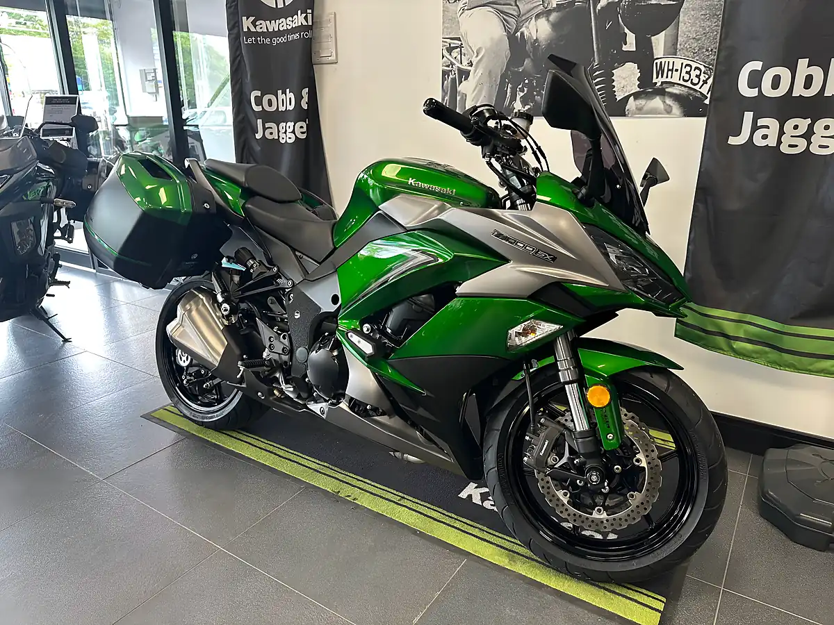 Used 2019 Kawasaki Z1000SX Tourer Green - Interior and Exterior details 9