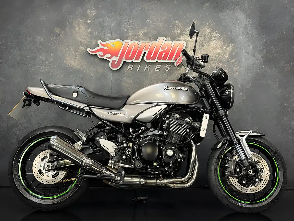 Used 2019 Kawasaki Z900 RS Modern Classic Grey - Front View