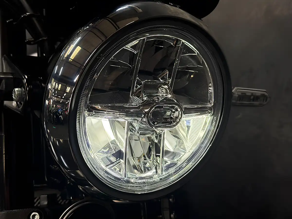 Used 2019 Kawasaki Z900 RS Modern Classic Grey - Interior and Exterior details 12