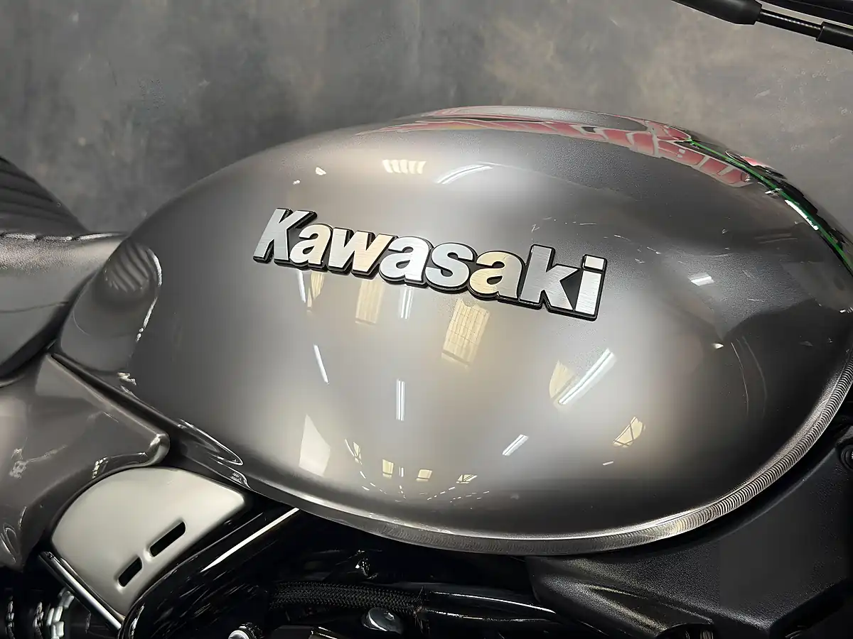Used 2019 Kawasaki Z900 RS Modern Classic Grey - Interior and Exterior details 14