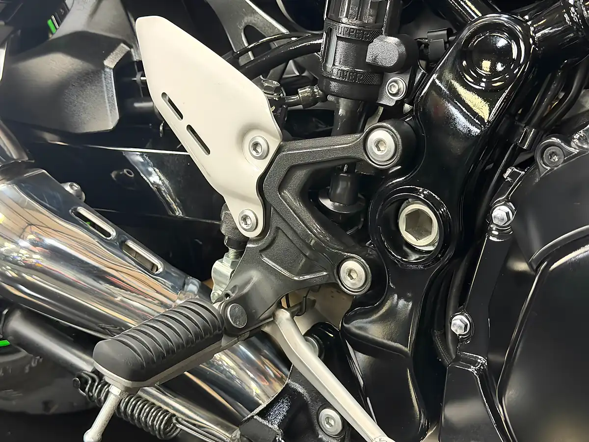 Used 2019 Kawasaki Z900 RS Modern Classic Grey - Interior and Exterior details 16