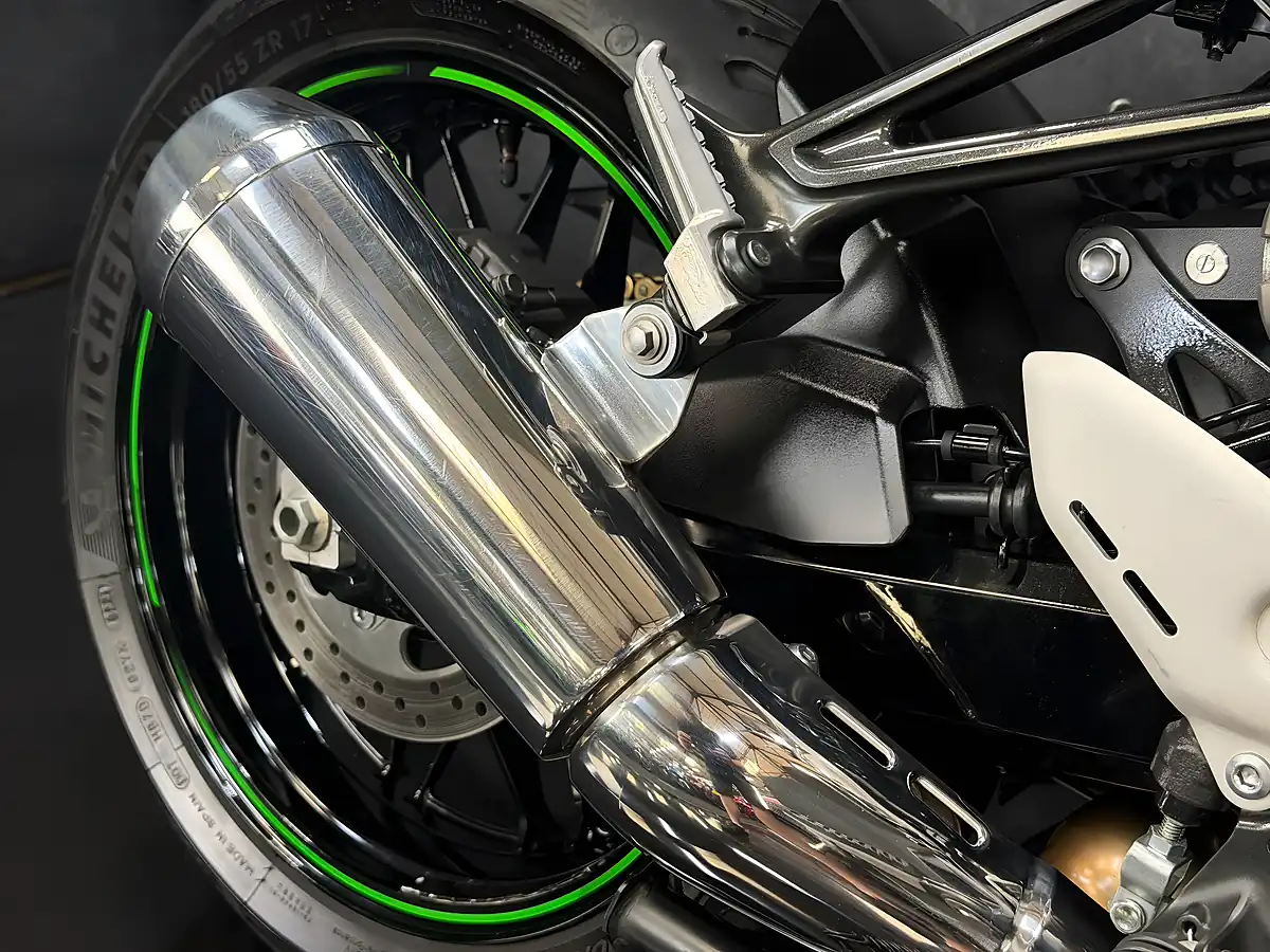 Used 2019 Kawasaki Z900 RS Modern Classic Grey - Interior and Exterior details 17