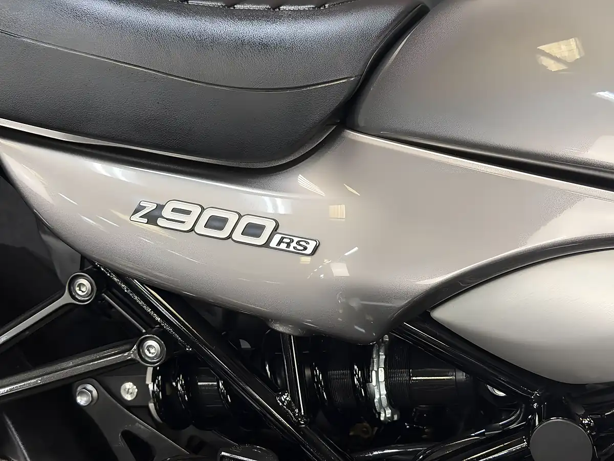 Used 2019 Kawasaki Z900 RS Modern Classic Grey - Interior and Exterior details 18