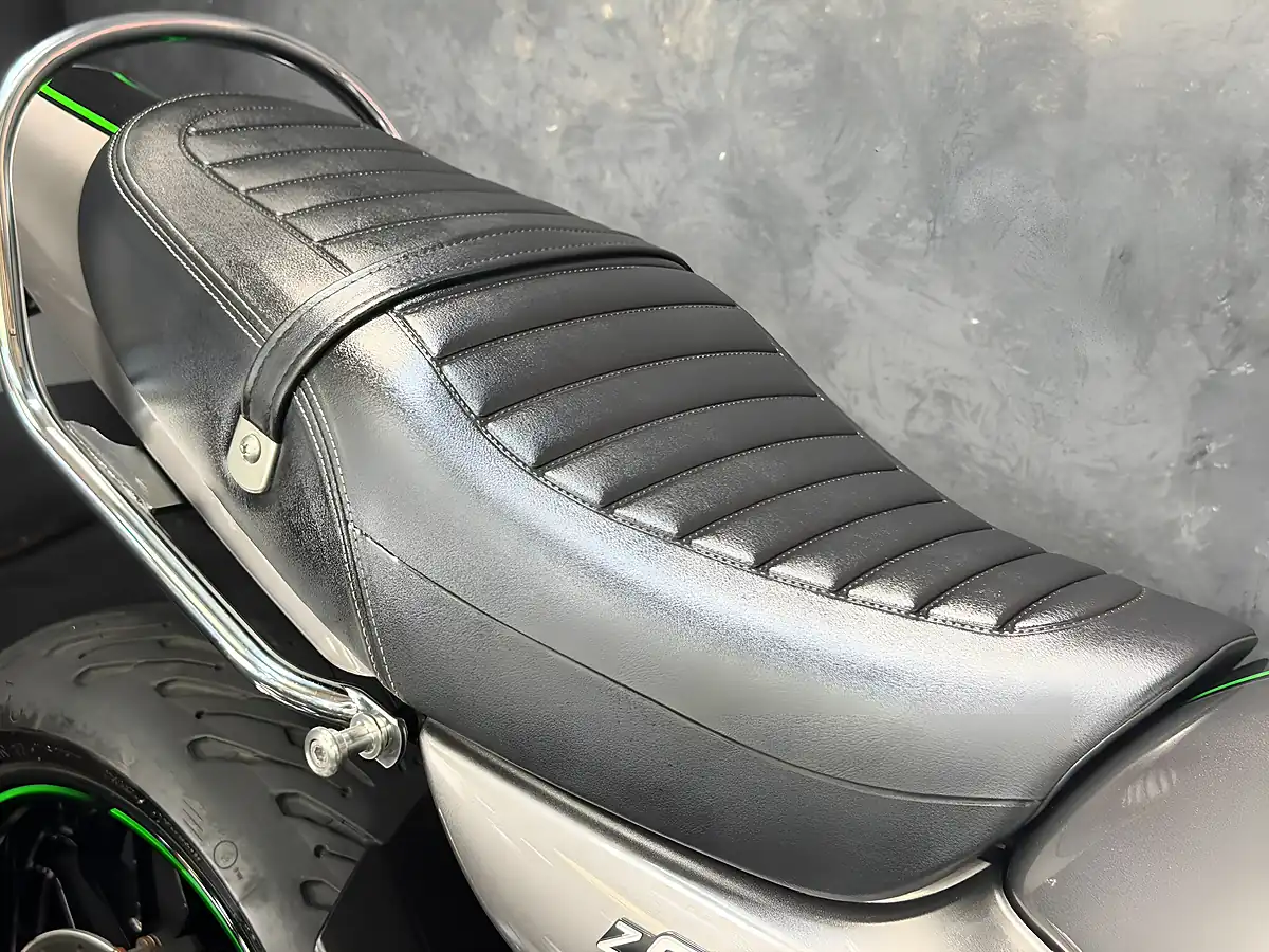 Used 2019 Kawasaki Z900 RS Modern Classic Grey - Interior and Exterior details 19