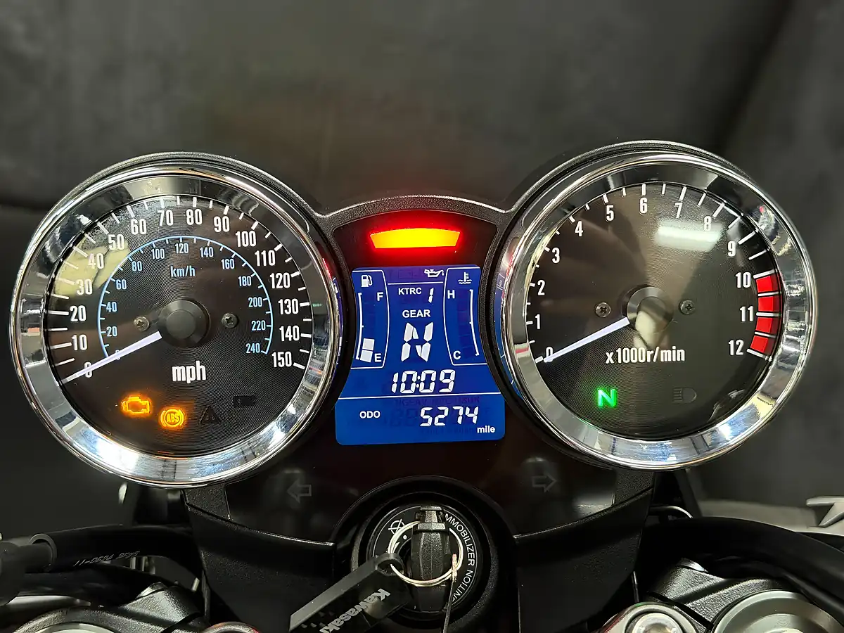 Used 2019 Kawasaki Z900 RS Modern Classic Grey - Interior and Exterior details 3