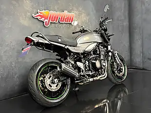 Used 2019 Kawasaki Z900 RS Modern Classic Grey - Interior and Exterior details 8