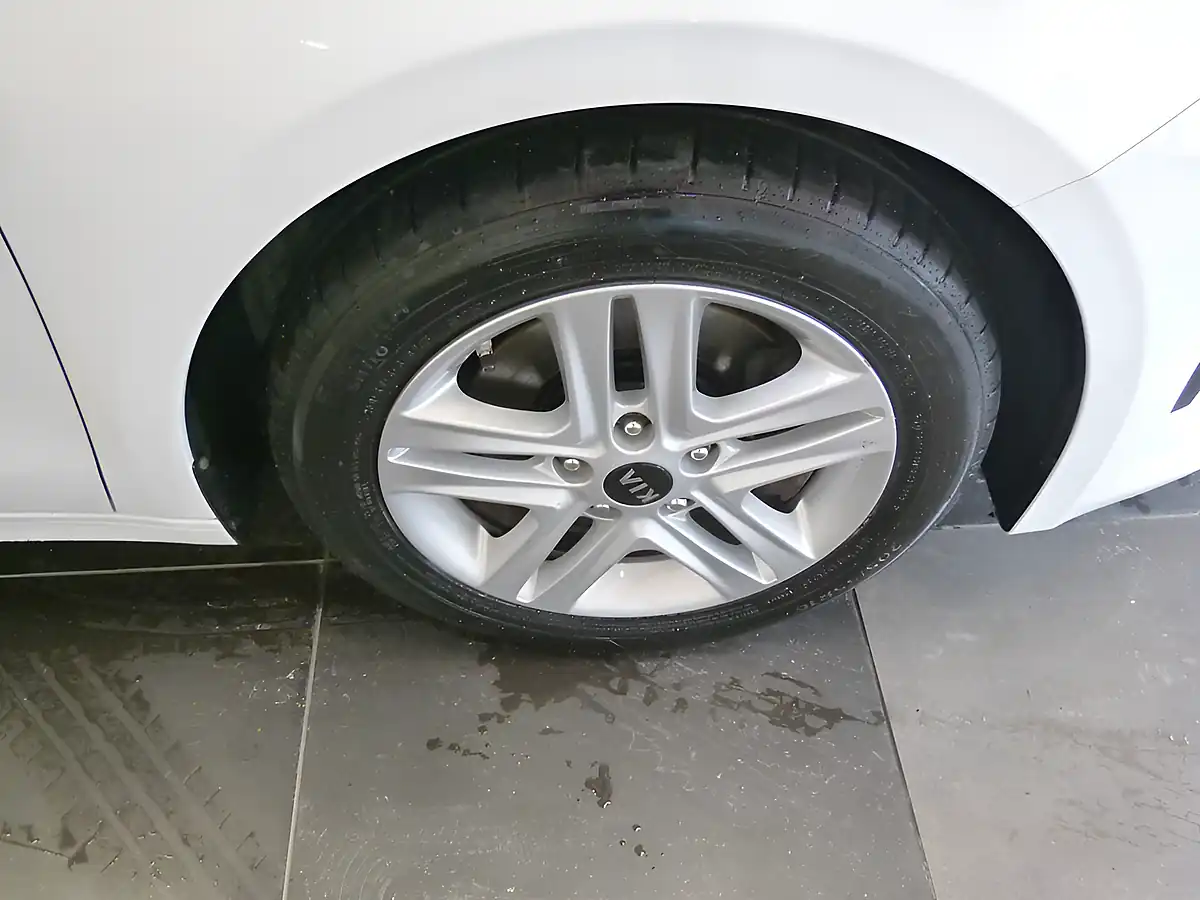 Used 2019 Kia Ceed 2 Isg White - Interior and Exterior details 12