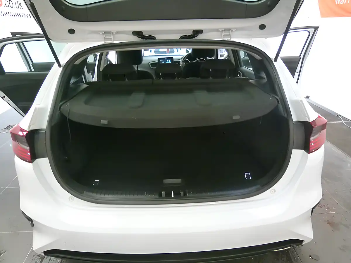 Used 2019 Kia Ceed 2 Isg White - Interior and Exterior details 16