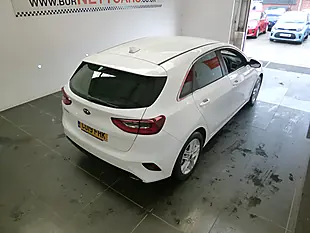 Used 2019 Kia Ceed 2 Isg White - Interior and Exterior details 20