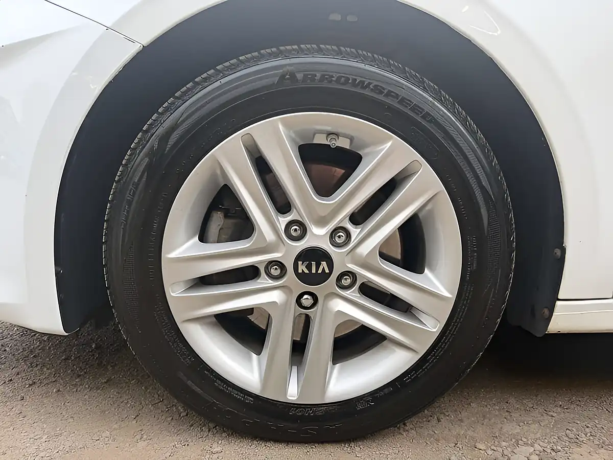 Used 2019 Kia Ceed 2 White - Interior and Exterior details 10