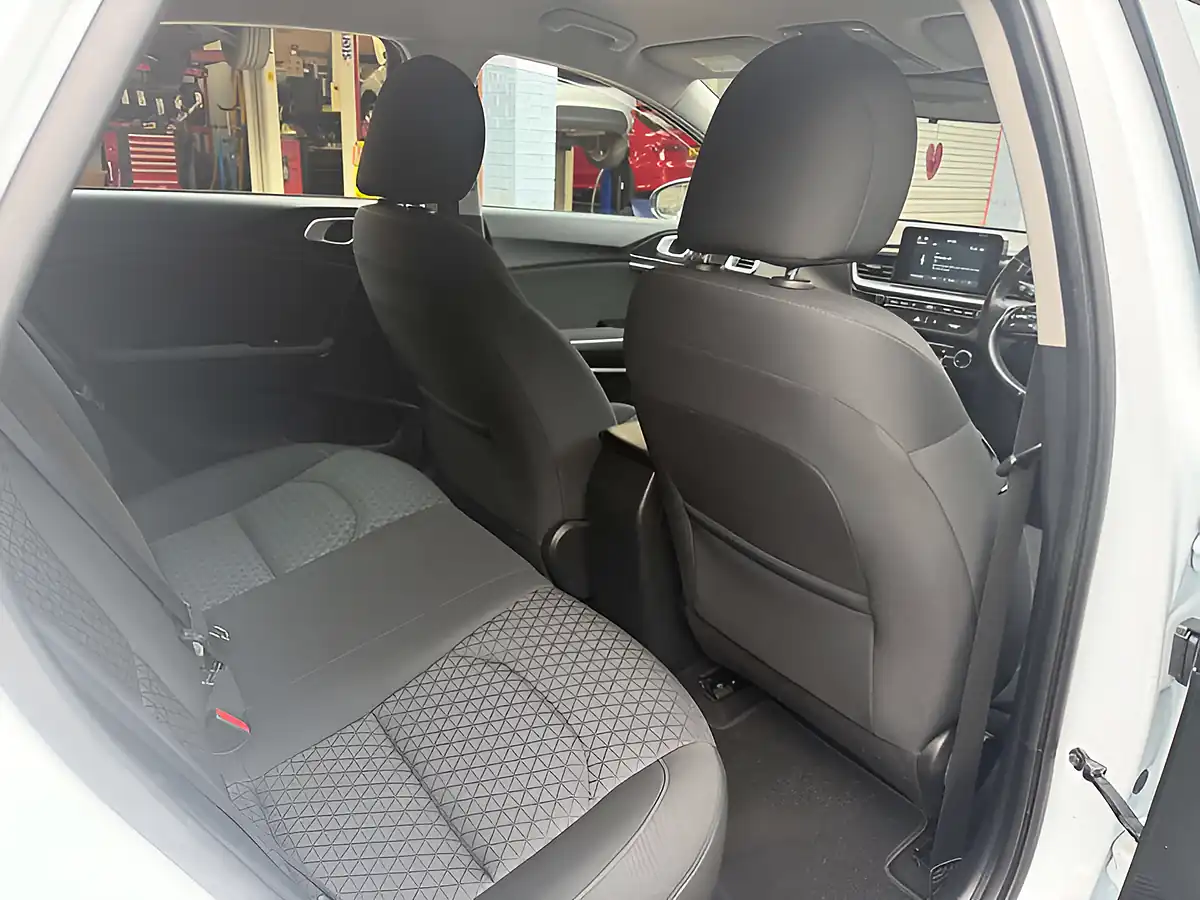 Used 2019 Kia Ceed 2 White - Interior and Exterior details 17