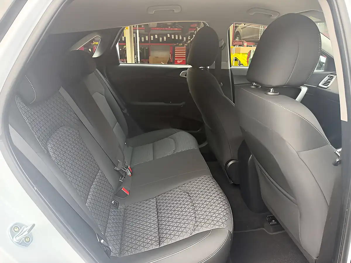Used 2019 Kia Ceed 2 White - Interior and Exterior details 18