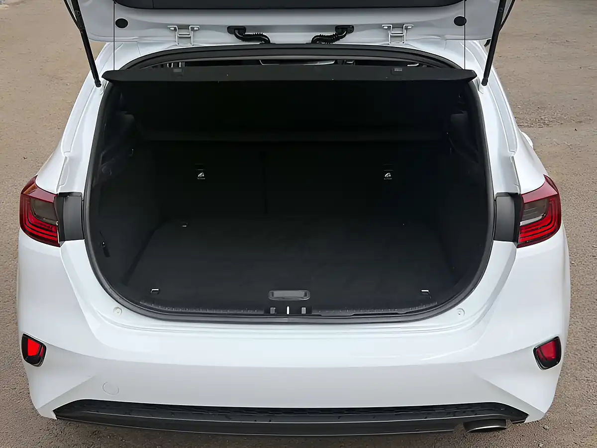 Used 2019 Kia Ceed 2 White - Interior and Exterior details 19